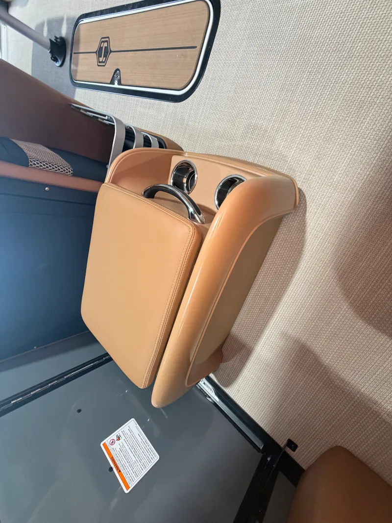 Slide: The Image of Harris Grand Mariner 250 2027 - 25