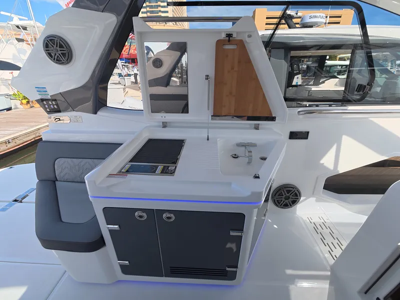 Slide: The Image of Galeon 335 GTO 2027 - 11