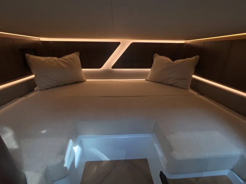 Slide: The Image of Galeon 335 GTO 2027 - 20