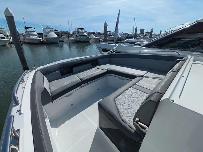Slide: The Image of Galeon 335 GTO 2027 - 27