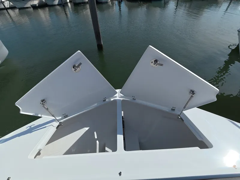 Slide: The Image of Galeon 335 GTO 2027 - 32