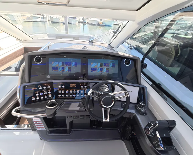Slide: The Image of Galeon 335 GTO 2027 - 15