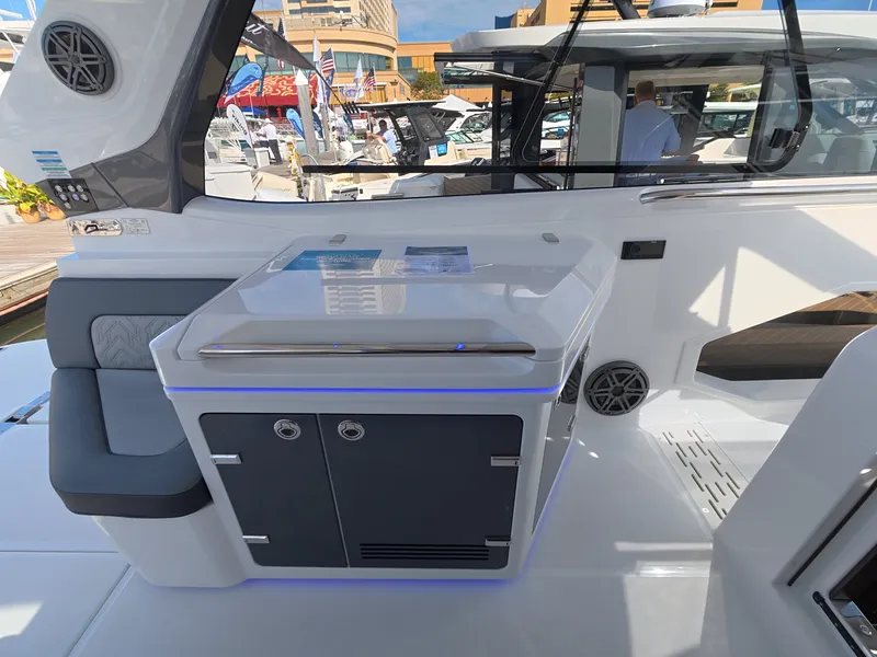 Slide: The Image of Galeon 335 GTO 2027 - 10