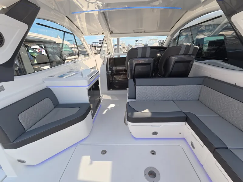 Slide: The Image of Galeon 335 GTO 2027 - 9