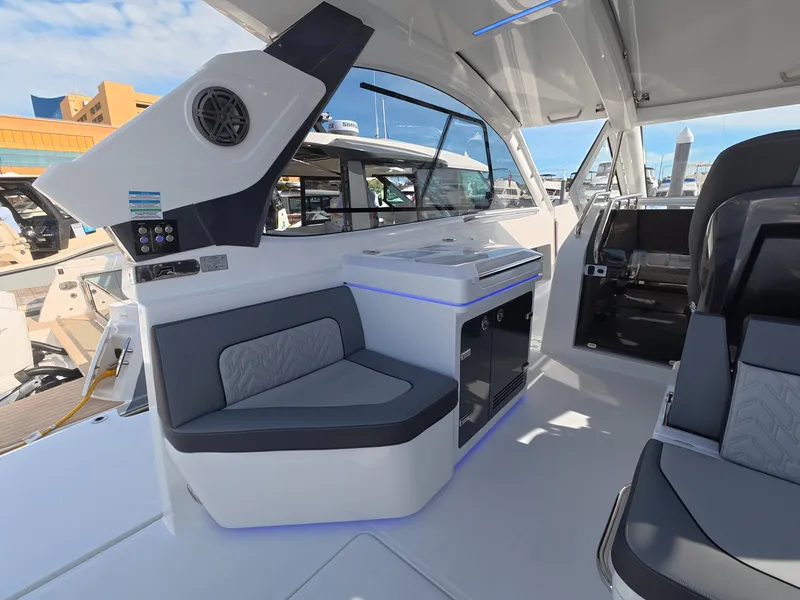 Slide: The Image of Galeon 335 GTO 2027 - 8