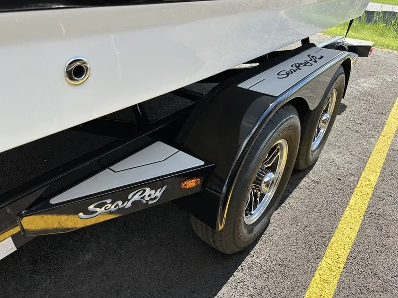 Slide: The Image of Sea Ray SDX 250 Outboard 2026 - 5