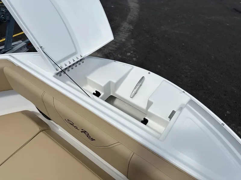 Slide: The Image of Sea Ray SDX 250 Outboard 2026 - 45