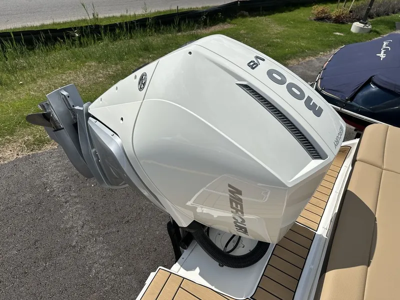 Slide: The Image of Sea Ray SDX 250 Outboard 2026 - 7