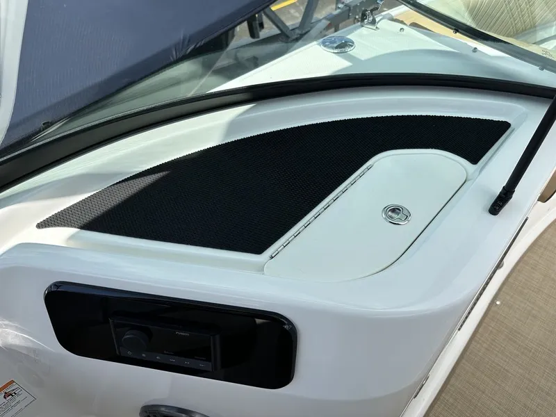Slide: The Image of Sea Ray SDX 250 Outboard 2026 - 25