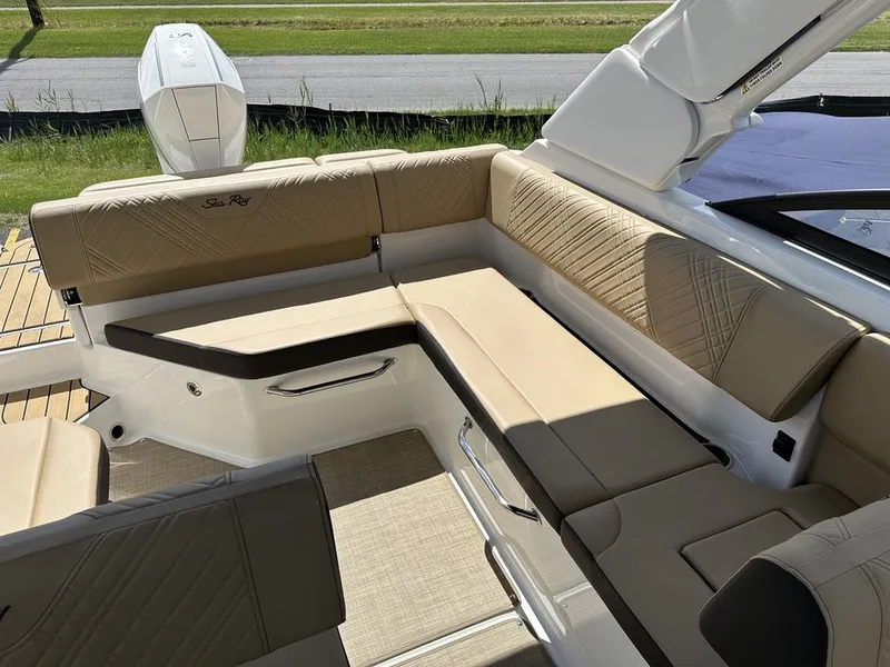 Slide: The Image of Sea Ray SDX 250 Outboard 2026 - 15