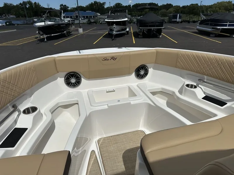 Slide: The Image of Sea Ray SDX 250 Outboard 2026 - 42