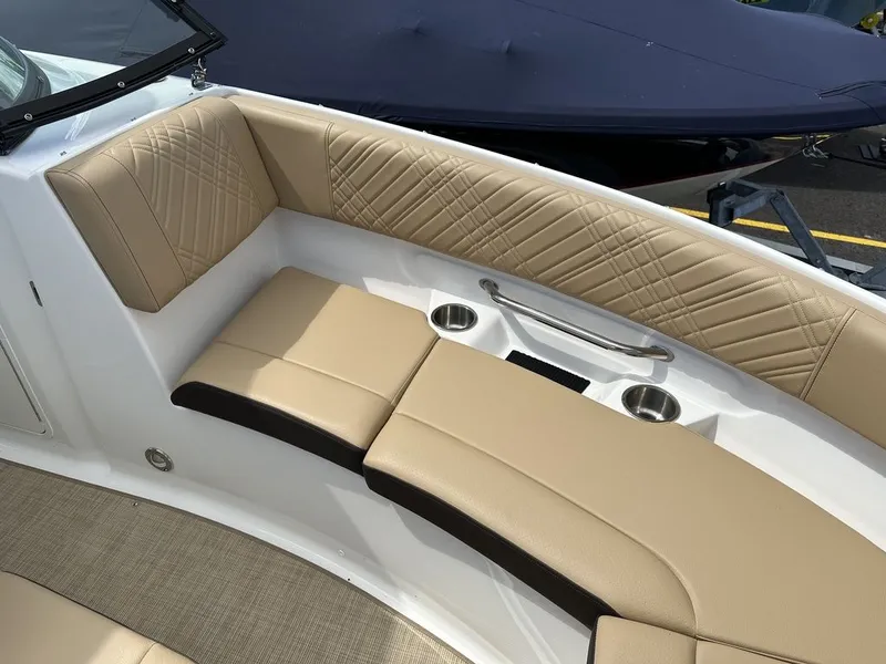 Slide: The Image of Sea Ray SDX 250 Outboard 2026 - 47