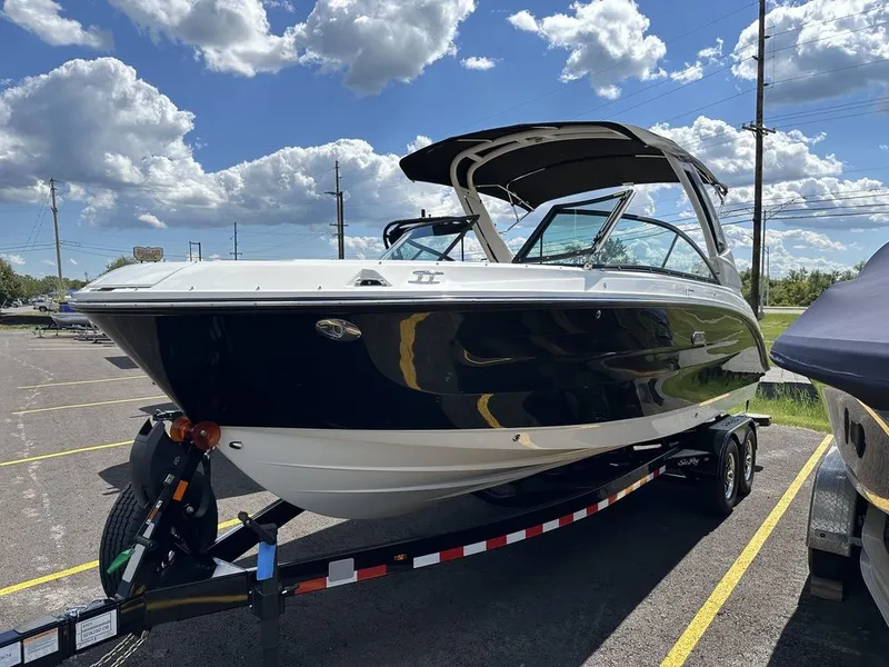The Image of Sea Ray SDX 250 Outboard 2026 - 0