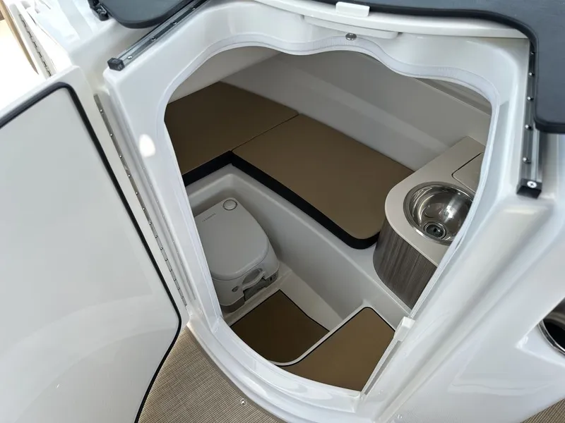 Slide: The Image of Sea Ray SDX 250 Outboard 2026 - 31