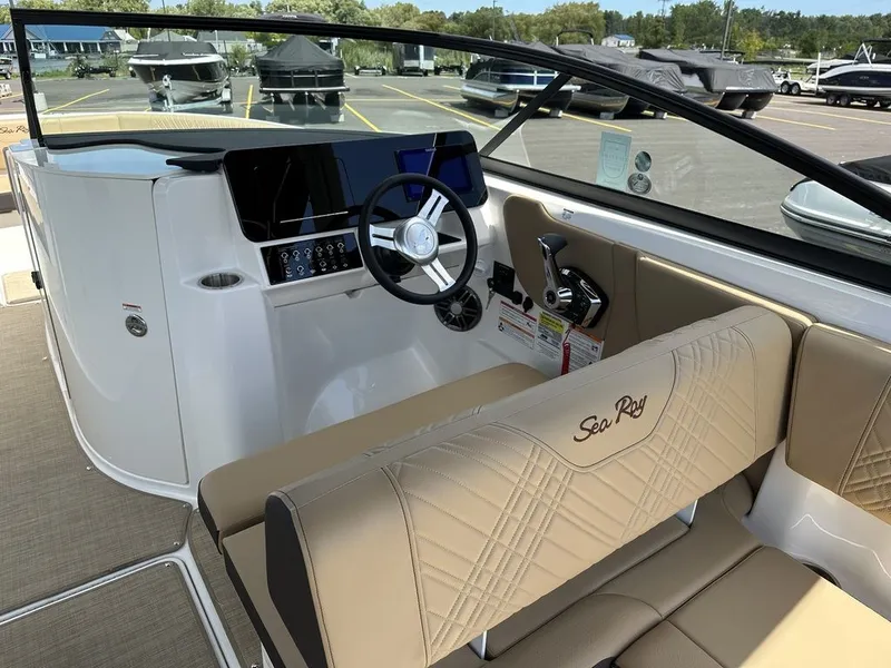 Slide: The Image of Sea Ray SDX 250 Outboard 2026 - 40