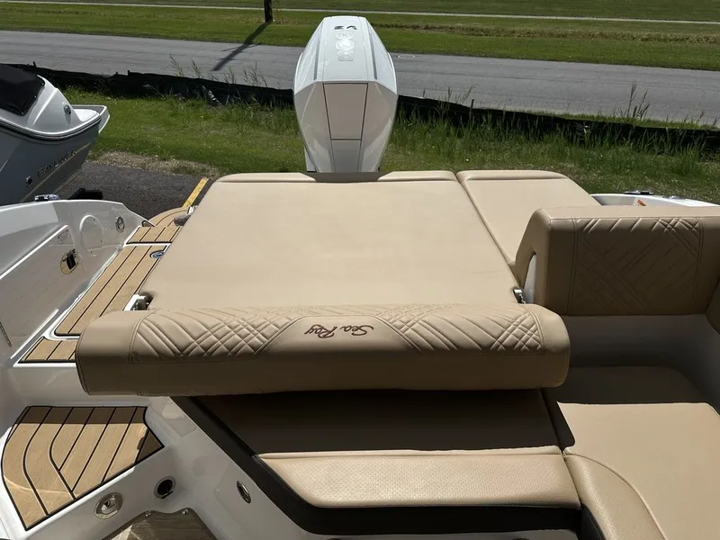 Slide: The Image of Sea Ray SDX 250 Outboard 2026 - 16