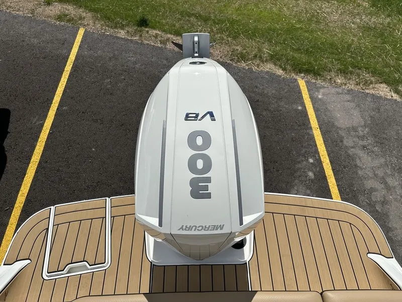 Slide: The Image of Sea Ray SDX 250 Outboard 2026 - 8