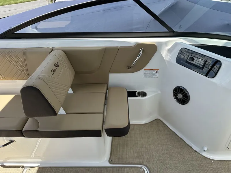 Slide: The Image of Sea Ray SDX 250 Outboard 2026 - 28