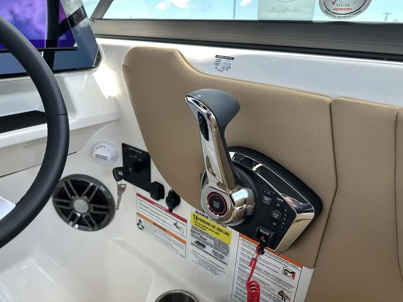 Slide: The Image of Sea Ray SDX 250 Outboard 2026 - 37