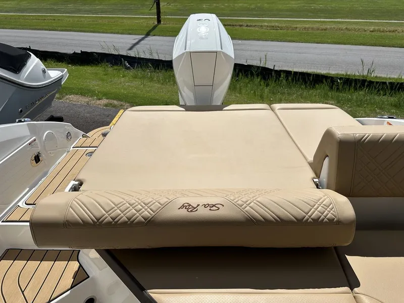 Slide: The Image of Sea Ray SDX 250 Outboard 2026 - 17