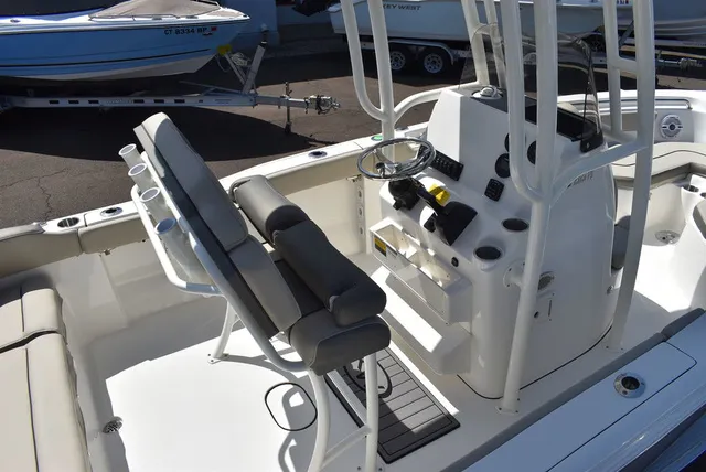 Slide: The Image of Key West Boats 203 FS 2026 - 10