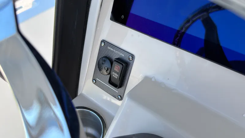 Slide: The Image of Boston Whaler 280 Dauntless 2027 - 20