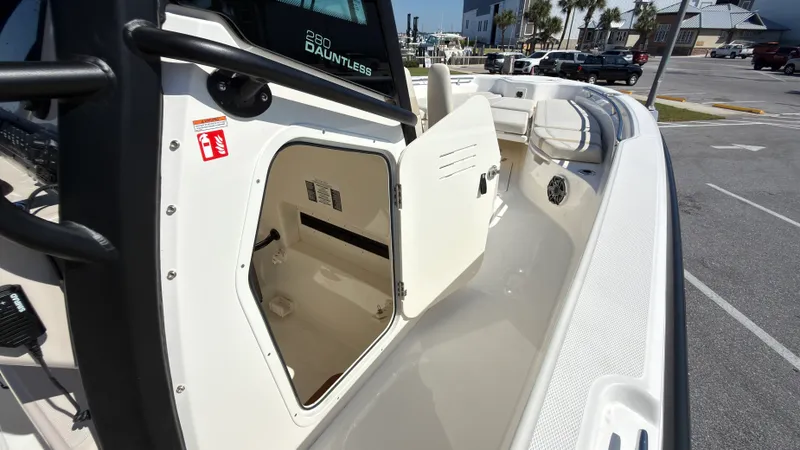 Slide: The Image of Boston Whaler 280 Dauntless 2027 - 16