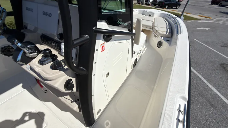 Slide: The Image of Boston Whaler 280 Dauntless 2027 - 15