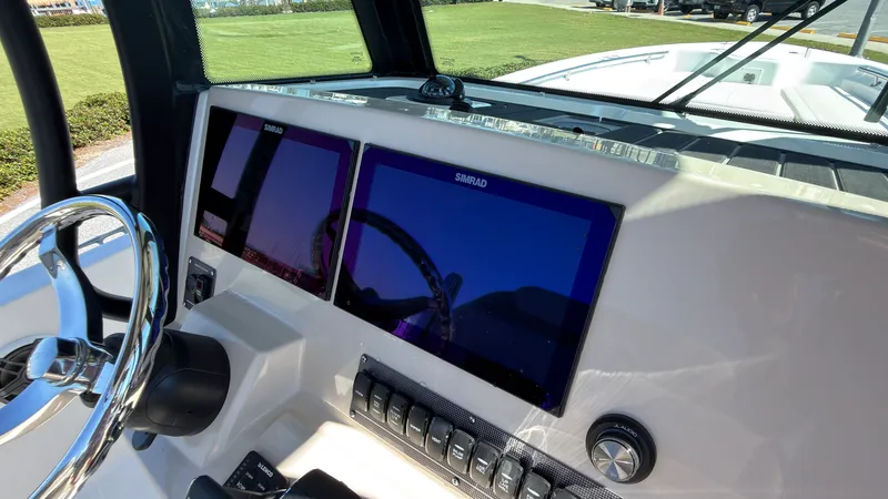 Slide: The Image of Boston Whaler 280 Dauntless 2027 - 19