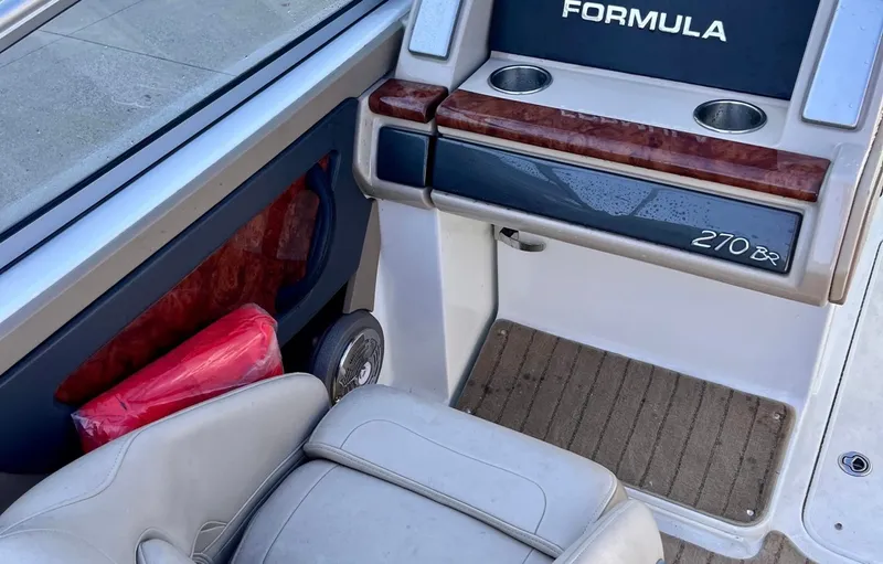 Slide: The Image of Formula 270 BOWRIDER 2012 - 20