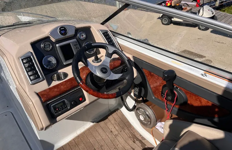 Slide: The Image of Formula 270 BOWRIDER 2012 - 10