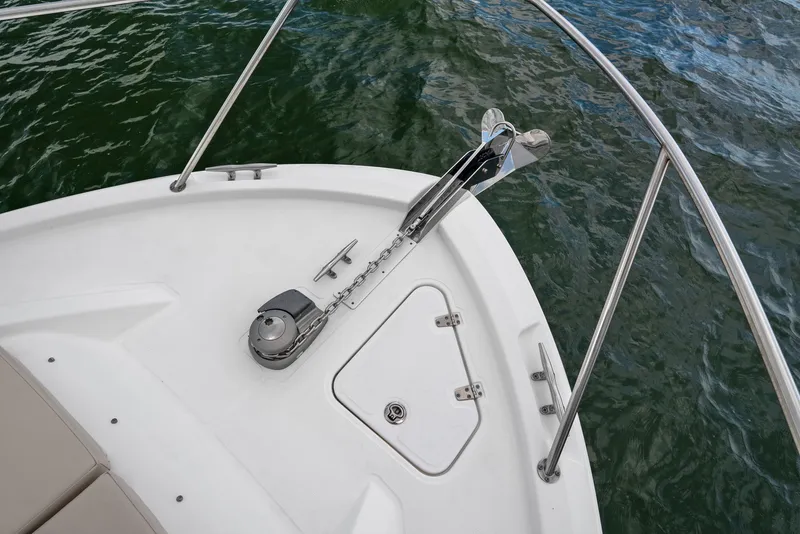 Slide: The Image of Boston Whaler 325 CONQUEST 2023 - 29