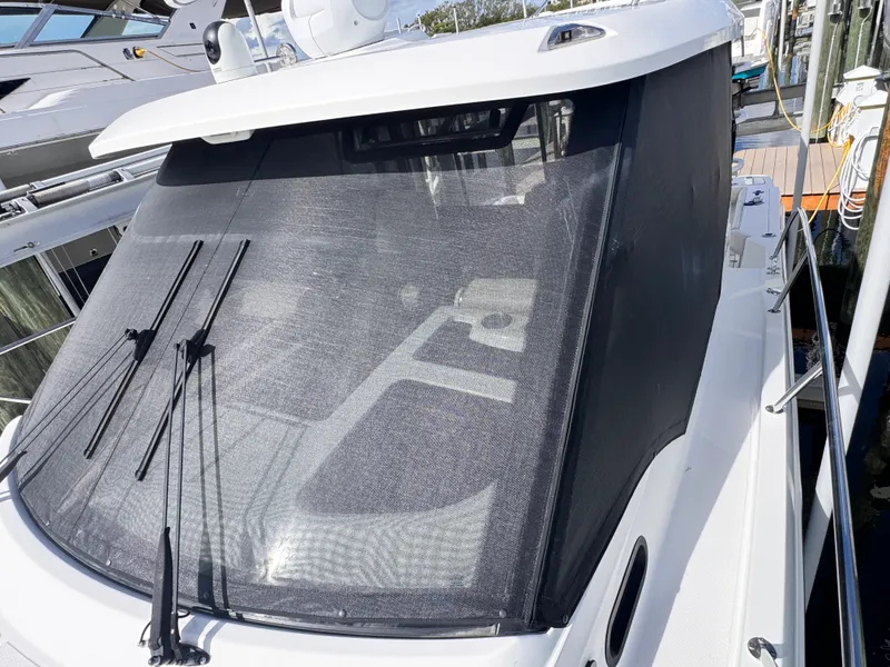 Slide: The Image of Boston Whaler 325 CONQUEST 2023 - 62