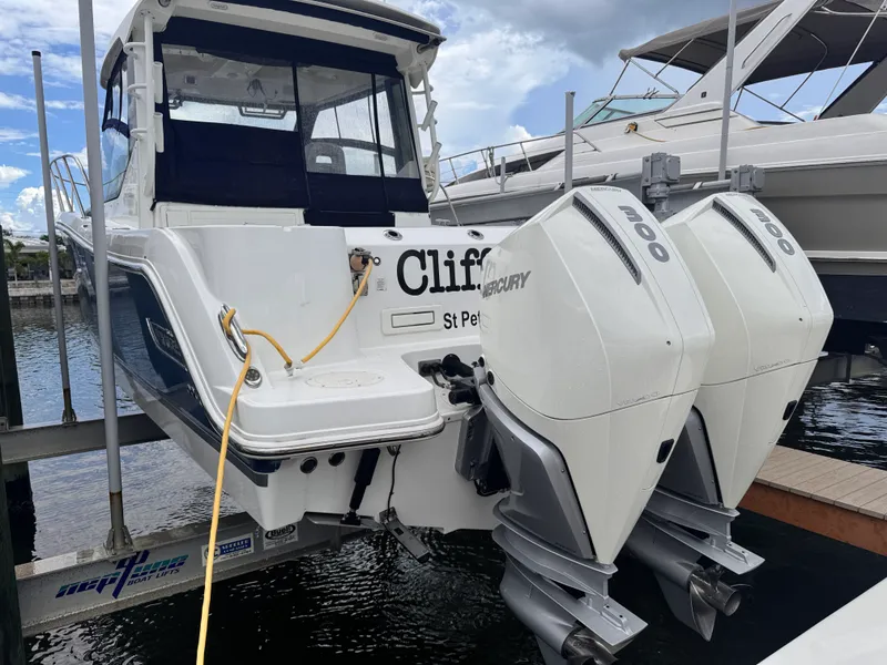 Slide: The Image of Boston Whaler 325 CONQUEST 2023 - 65