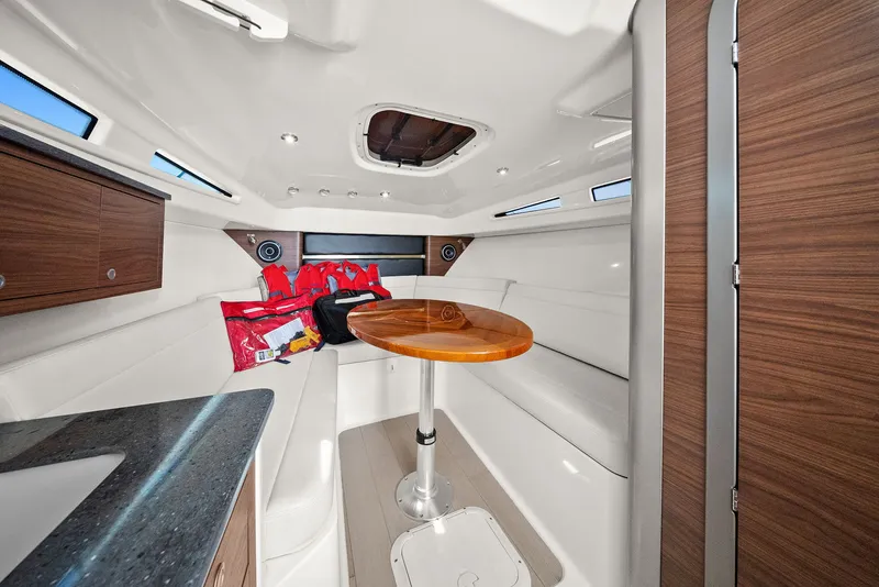 Slide: The Image of Boston Whaler 325 CONQUEST 2023 - 21