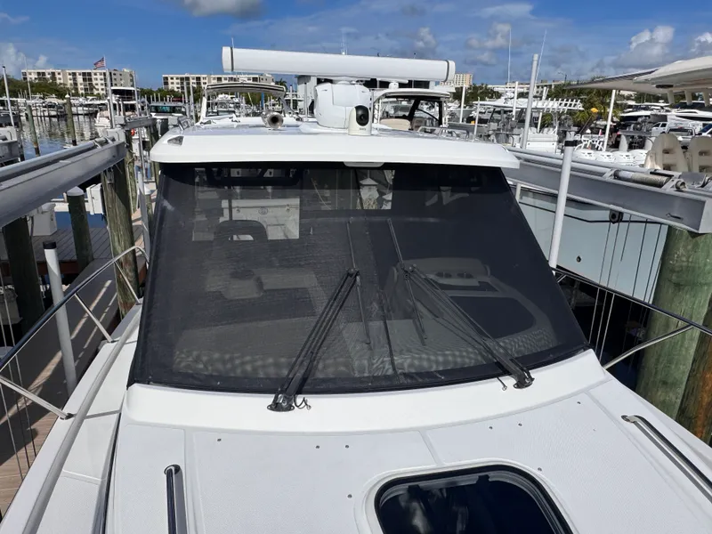 Slide: The Image of Boston Whaler 325 CONQUEST 2023 - 69