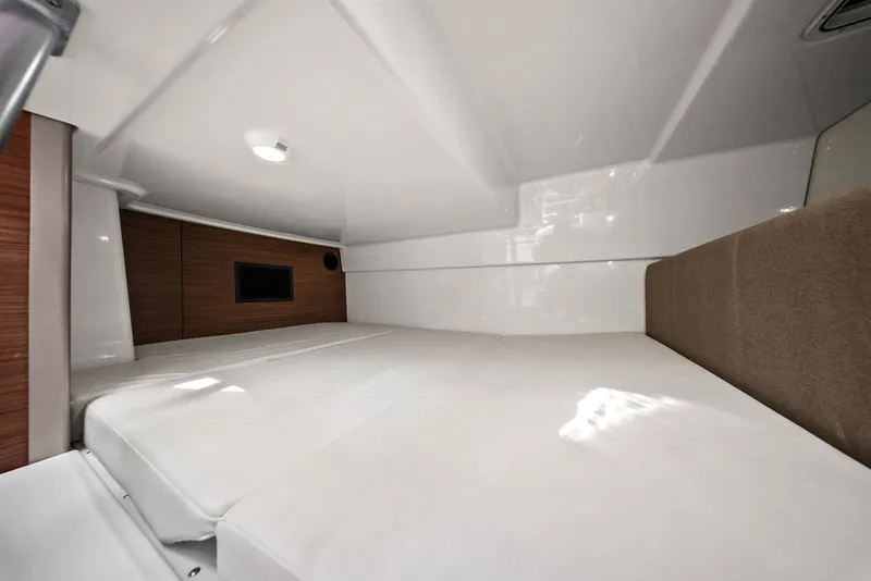 Slide: The Image of Boston Whaler 325 CONQUEST 2023 - 26