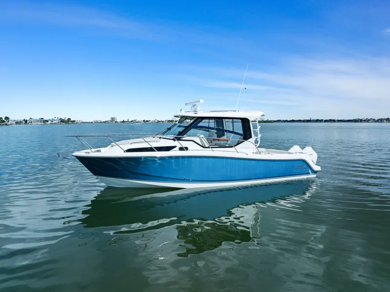 Slide: The Image of Boston Whaler 325 CONQUEST 2023 - 2
