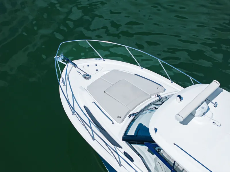 Slide: The Image of Boston Whaler 325 CONQUEST 2023 - 10