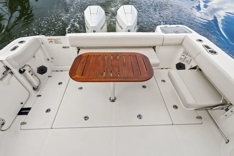 Slide: The Image of Boston Whaler 325 CONQUEST 2023 - 59
