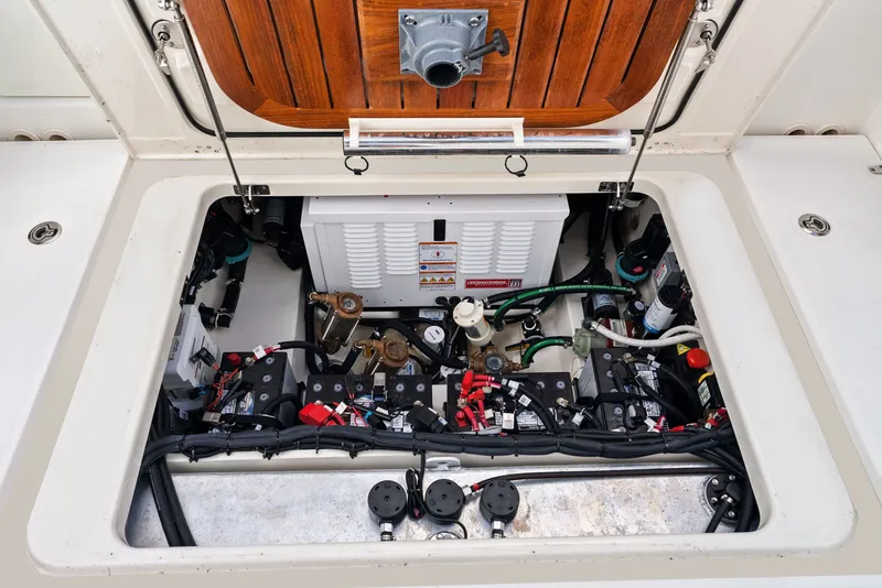 Slide: The Image of Boston Whaler 325 CONQUEST 2023 - 58