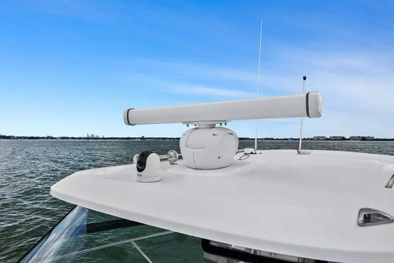 Slide: The Image of Boston Whaler 325 CONQUEST 2023 - 31