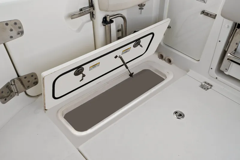 Slide: The Image of Boston Whaler 325 CONQUEST 2023 - 38