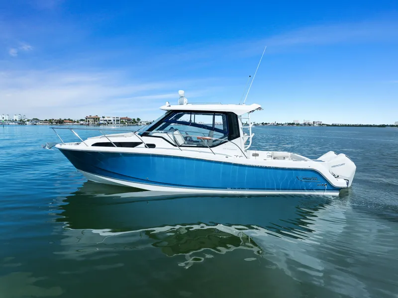 Slide: The Image of Boston Whaler 325 CONQUEST 2023 - 3