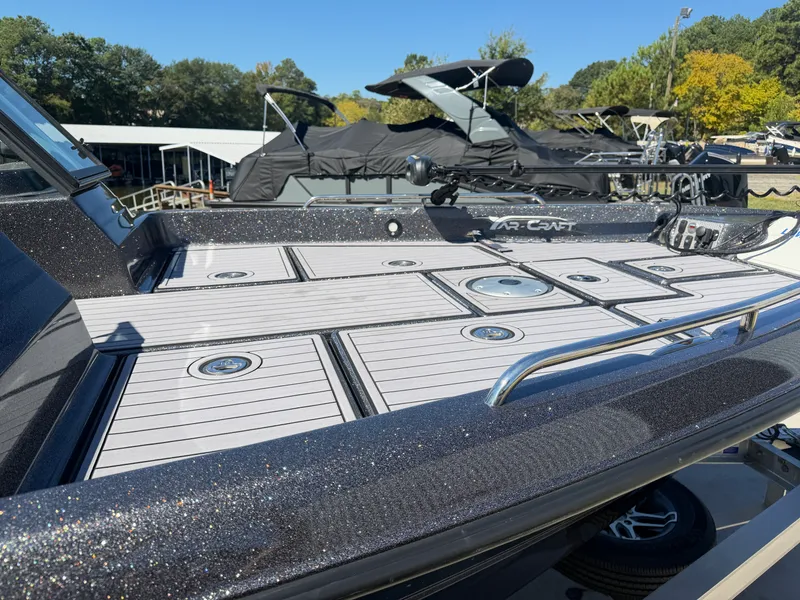 Slide: The Image of Yar-craft 219 TFX 2023 - 14