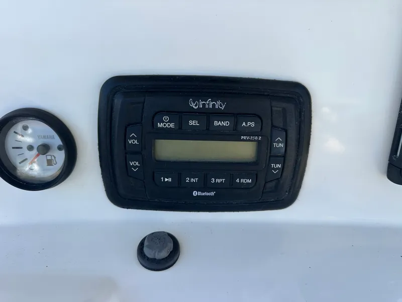 Slide: The Image of NauticStar 2302 LEGACY 2020 - 20