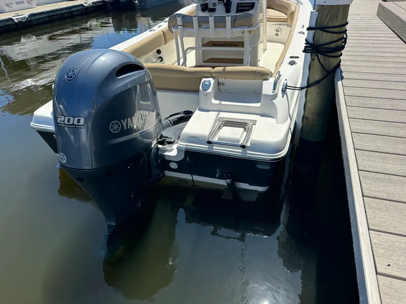 Slide: The Image of NauticStar 2302 LEGACY 2020 - 4