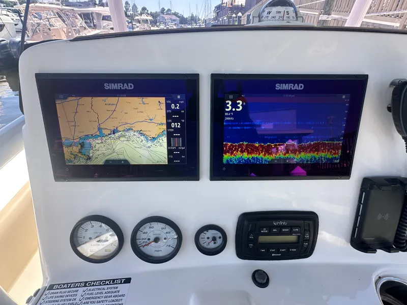 Slide: The Image of NauticStar 2302 LEGACY 2020 - 14