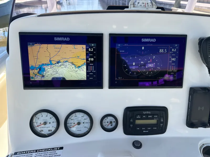 Slide: The Image of NauticStar 2302 LEGACY 2020 - 16
