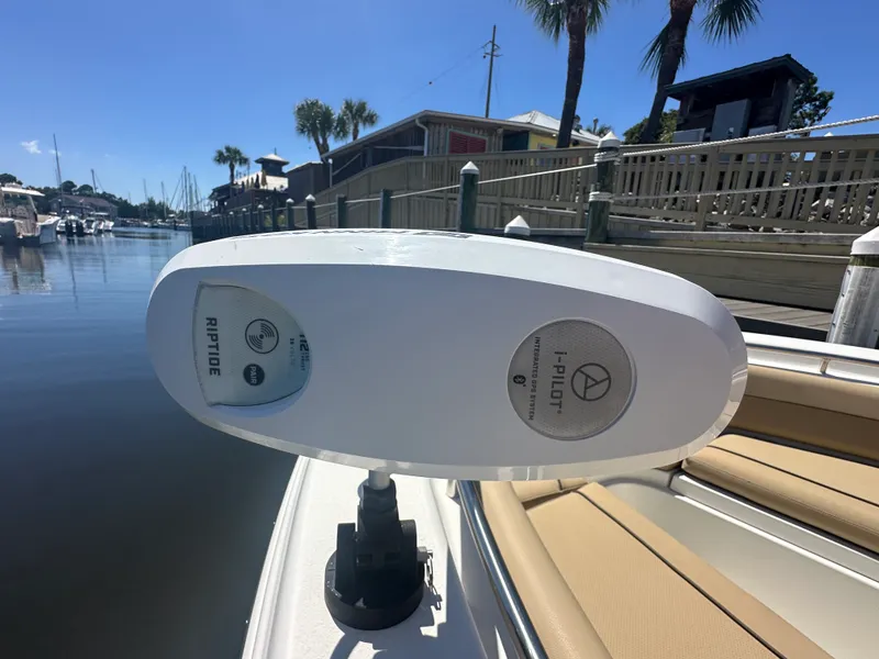 Slide: The Image of NauticStar 2302 LEGACY 2020 - 28